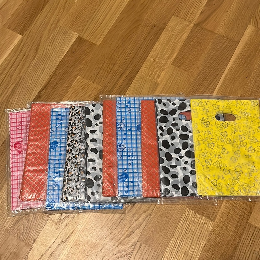 Assortment of Bags (hundreds)